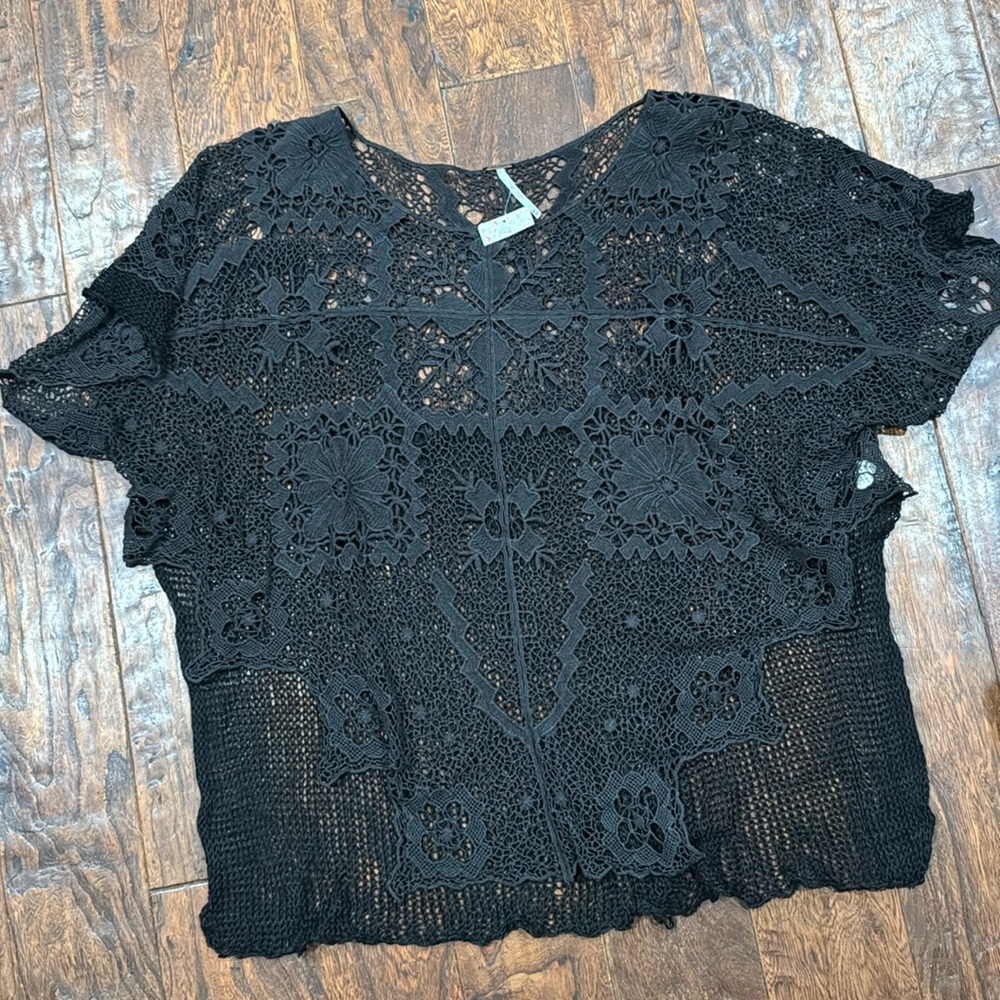 FREE PEOPLE STUNNING CROTCHET TOP IN BLACK M/L NWT